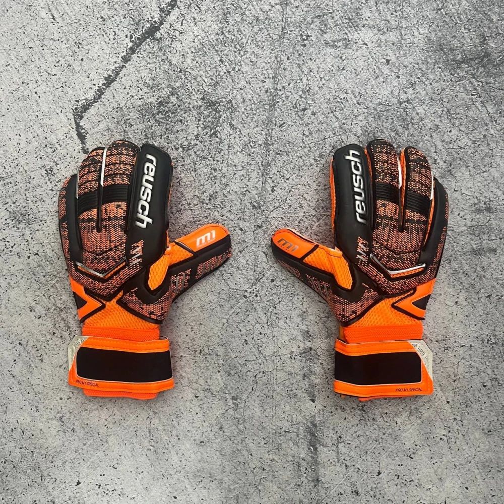 Вратарские перчатки Reusch Mega Grip black/orange #1
