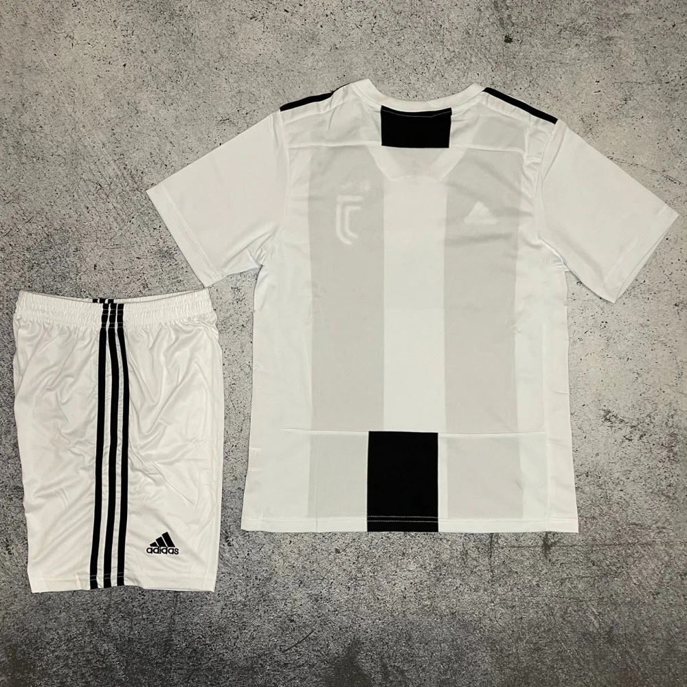 Футбольная форма Juventus Home 18/19 white/black #2