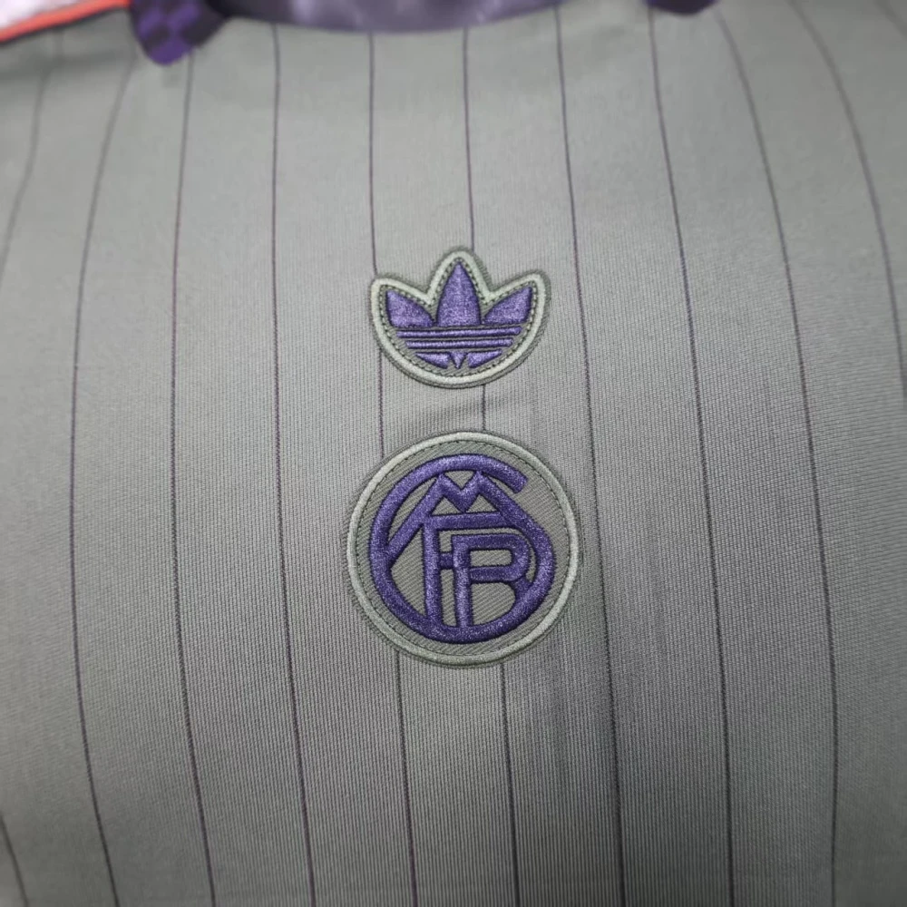 Футболка Bayern Terrace Icons khaki #4