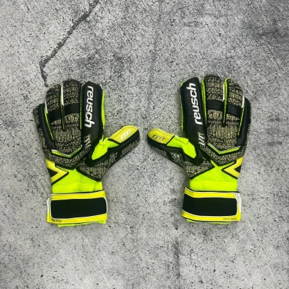 Вратарские перчатки Reusch Mega Grip black/green